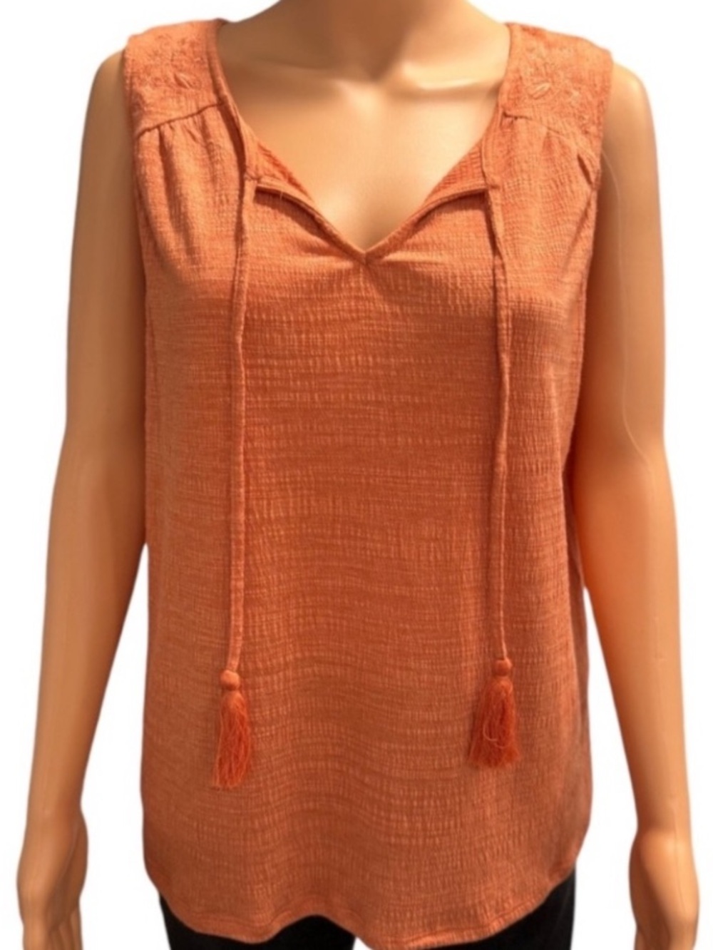 CABLE & GAUGE Sleeveless
Textured Floral Embroidered Top NWT Large